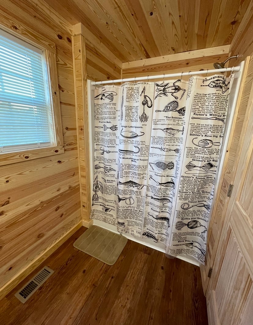 Cabin2-Guntersville-Lake-Cabin-Bathroom-1