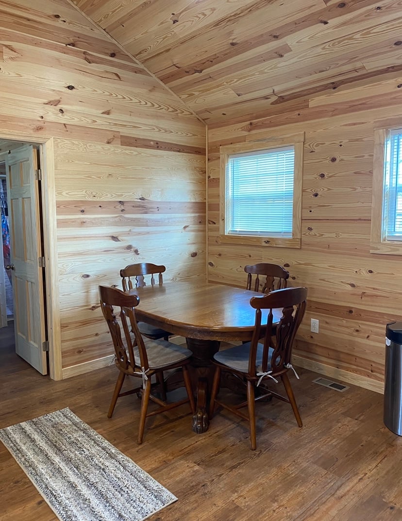 Cabin2-Guntersville-Lake-Cabin-Dining-Area