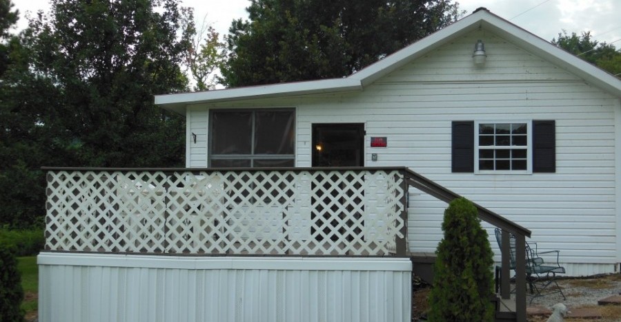 Main-Cabin-Guntersville-Lake-Cabin-Rental-Porch-View