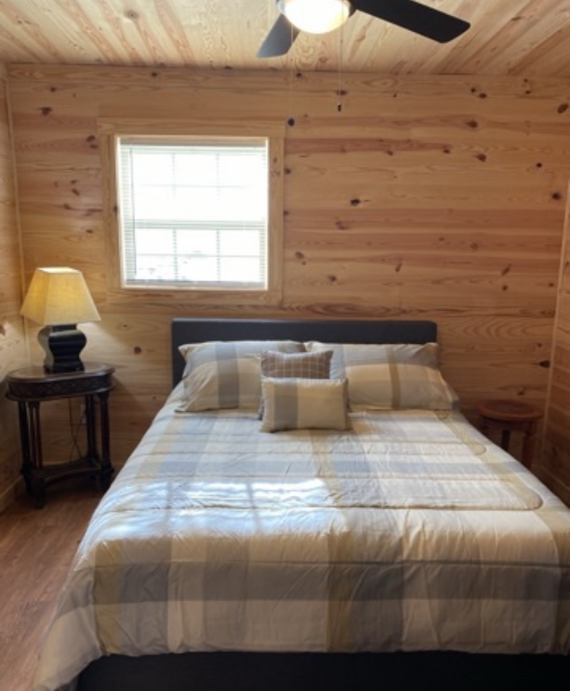Cabin2-Guntersville-Lake-Cabin-Bedroom-3